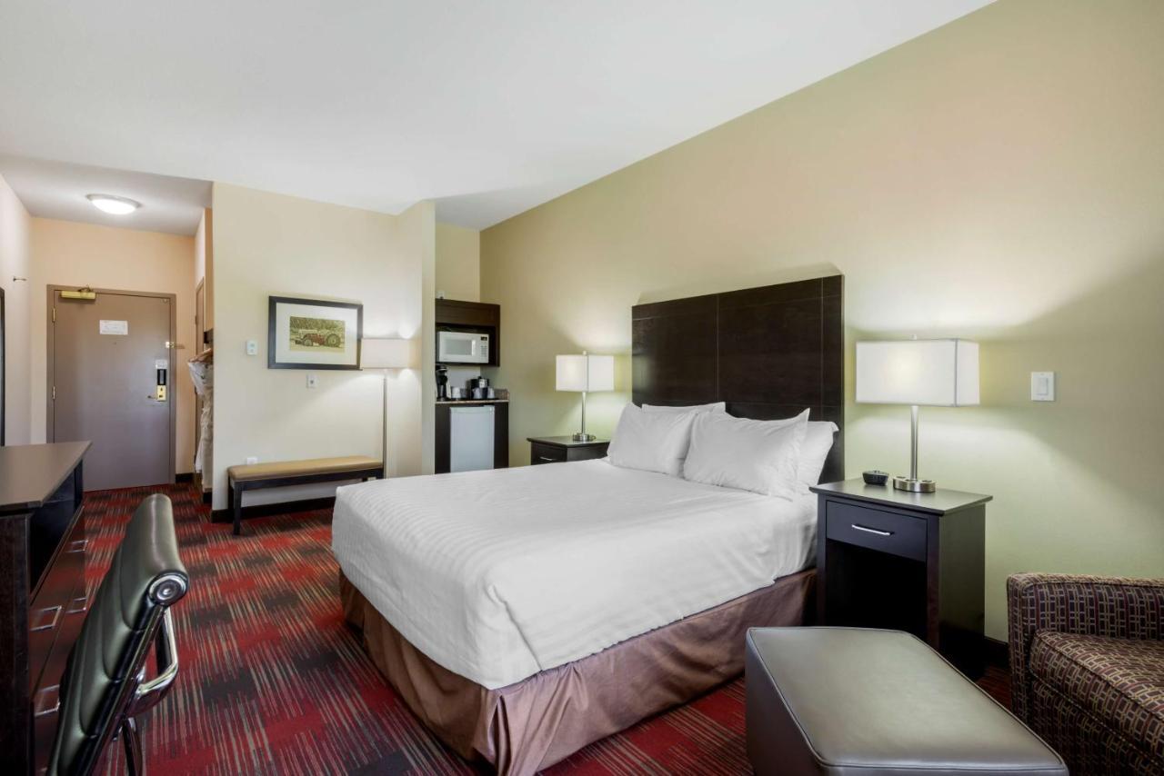 Best Western Plus Red Deer Inn & Suite Exterior photo