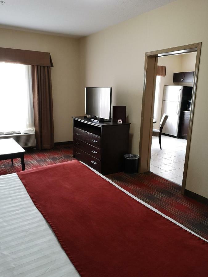 Best Western Plus Red Deer Inn & Suite Exterior photo